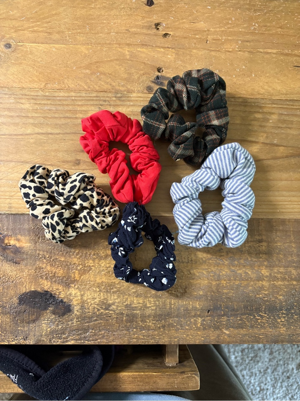 Brandy Melville scrunchie pack
